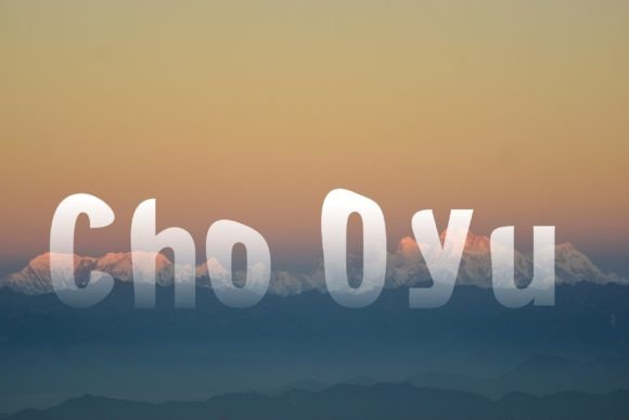 Cho Oyu: A Premium Display Font for Web Design